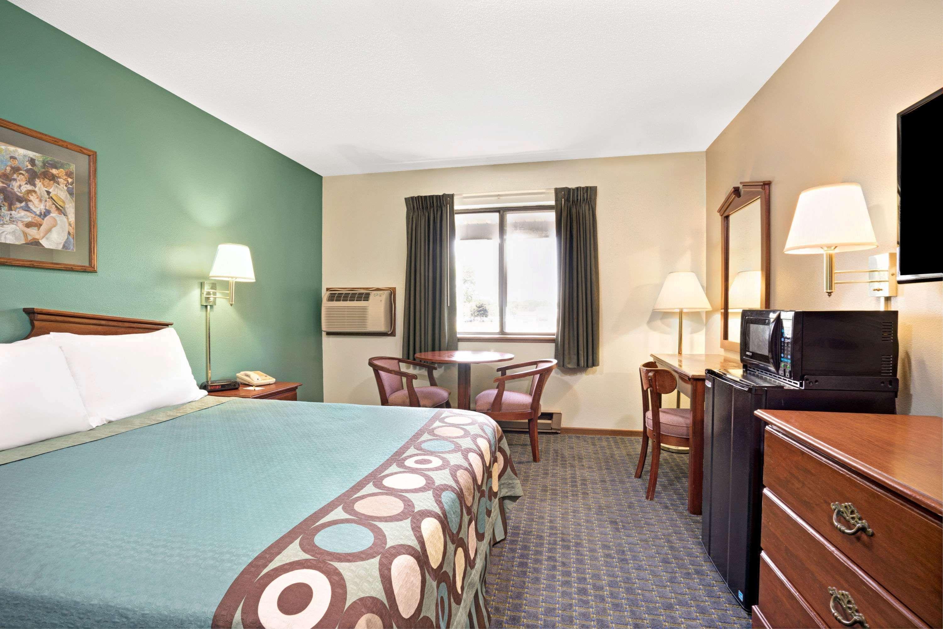 Hotel Super 8 By Wyndham Hudson Extérieur photo