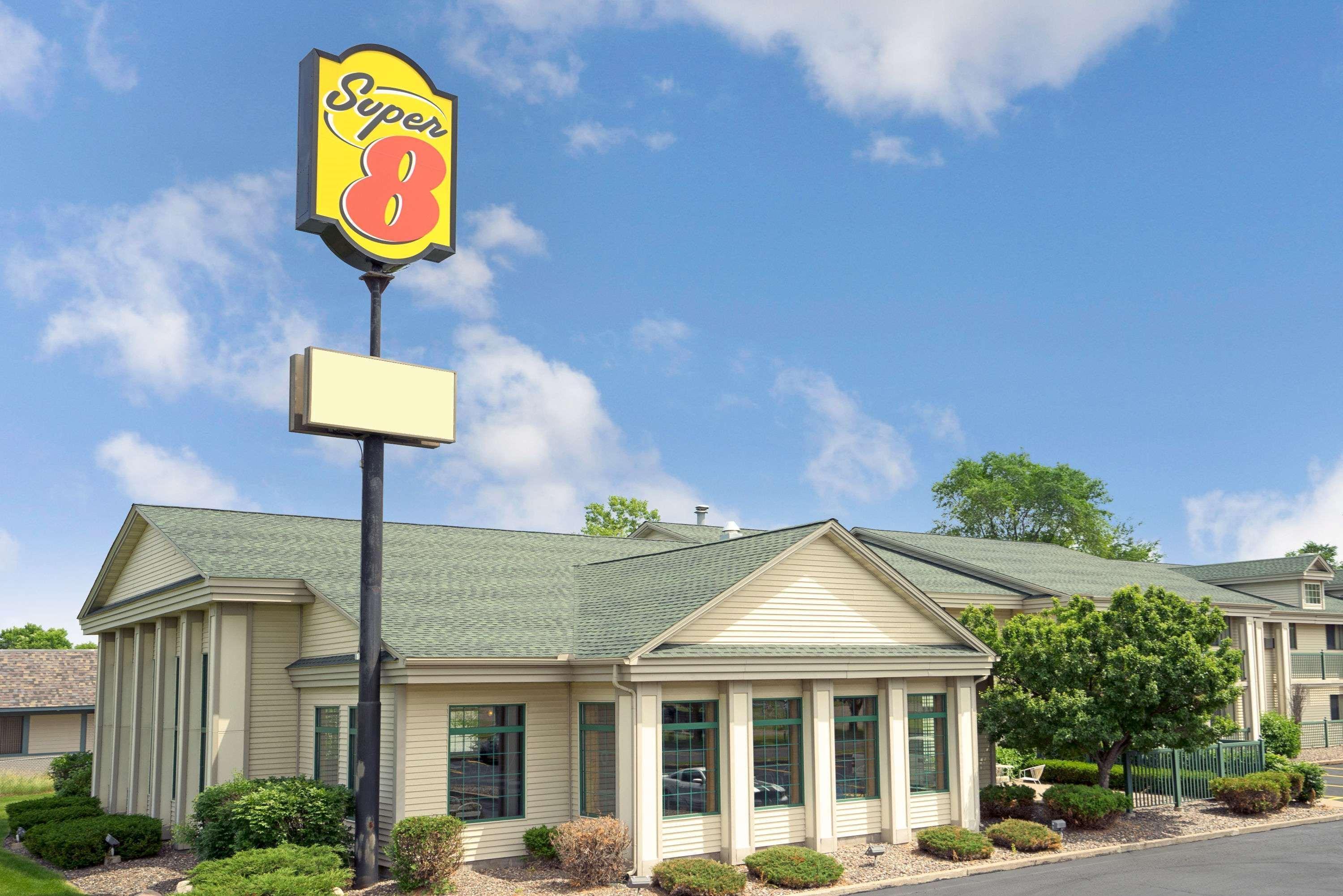 Hotel Super 8 By Wyndham Hudson Extérieur photo