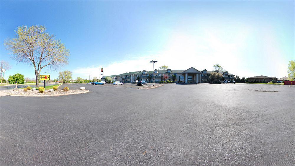 Hotel Super 8 By Wyndham Hudson Extérieur photo